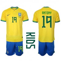 Fotbalové Dres Brazílie Antony #19 Dětské Domácí MS 2022 Krátký Rukáv (+ trenýrky)